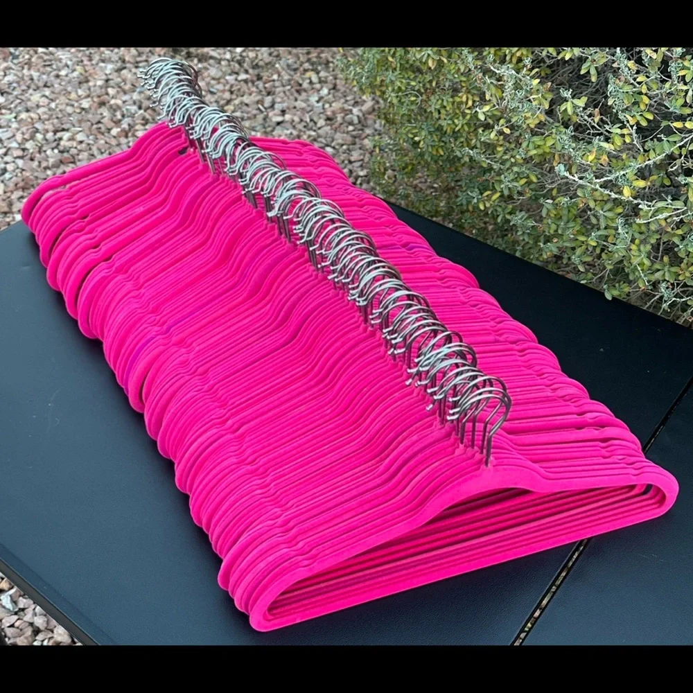 Velvet heavy duty Hangers set of 114 count, used in good condition.
